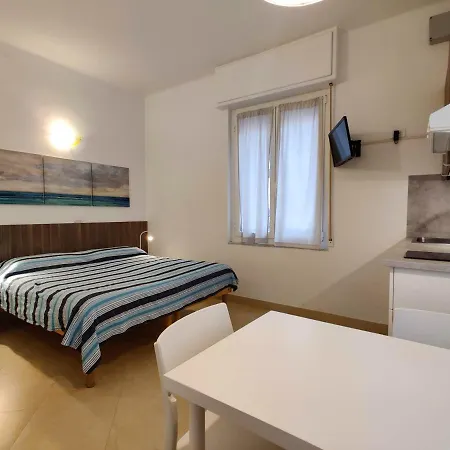 Glicini 3* 菲纳莱利古雷