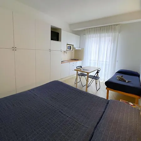 Glicini 3* 菲纳莱利古雷