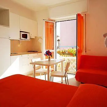 Glicini 菲纳莱利古雷