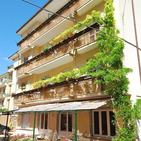 Glicini Aparthotel 2*
