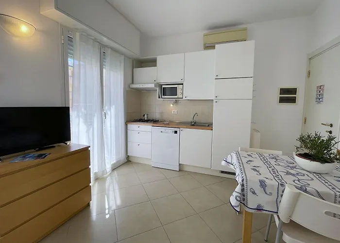 Glicini Finale Ligure