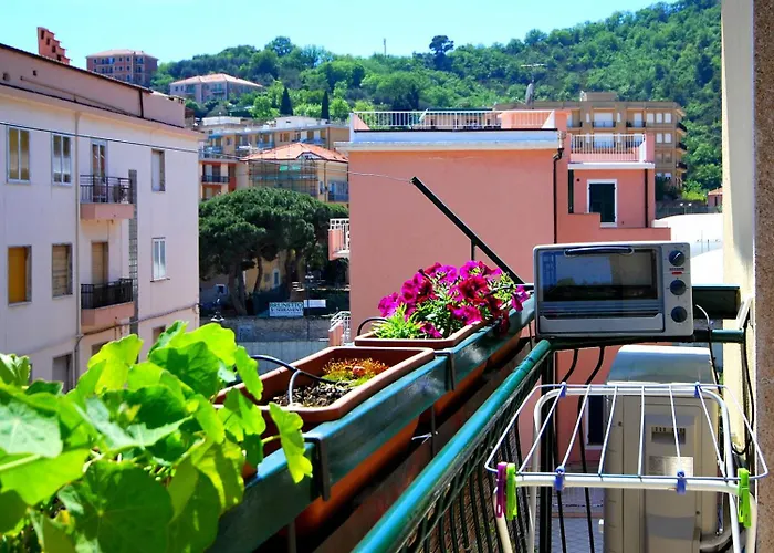 Glicini Finale Ligure