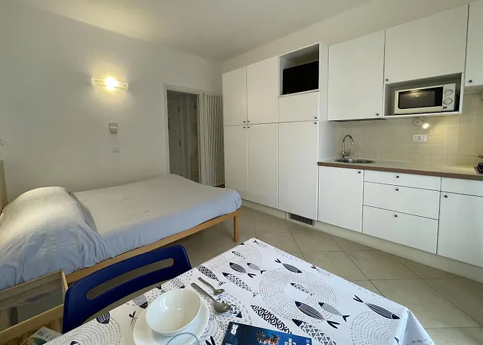 Glicini Finale Ligure