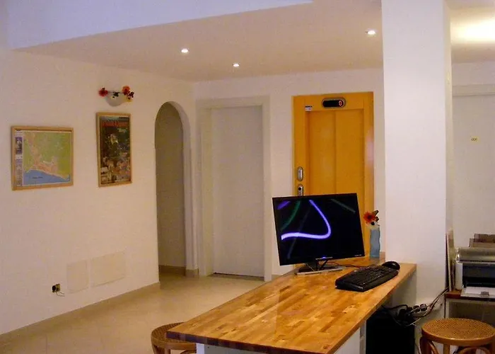 Aparthotel Glicini 3*