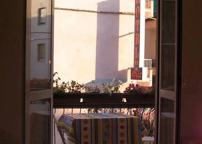 Glicini Finale Ligure