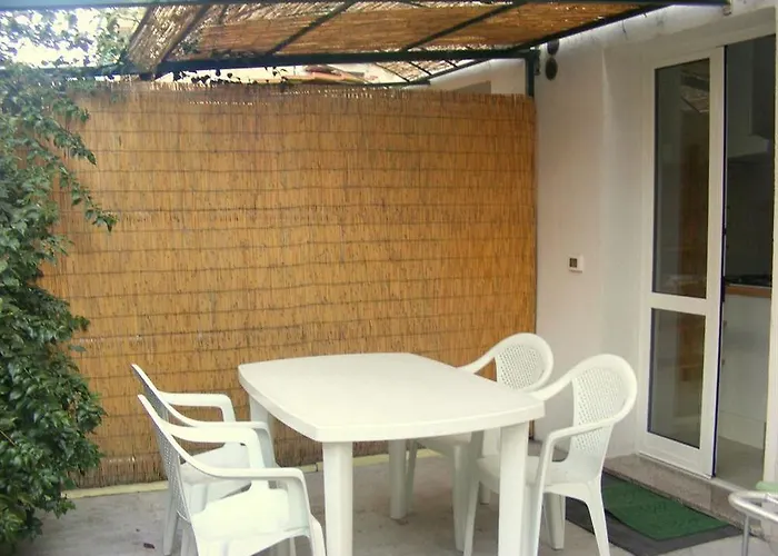 Glicini Finale Ligure