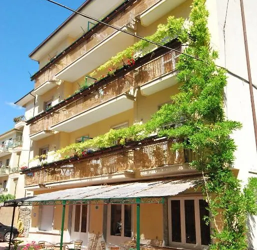 Glicini Aparthotel 3*