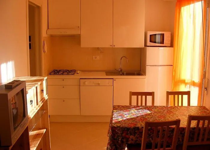 Aparthotel Glicini 3*