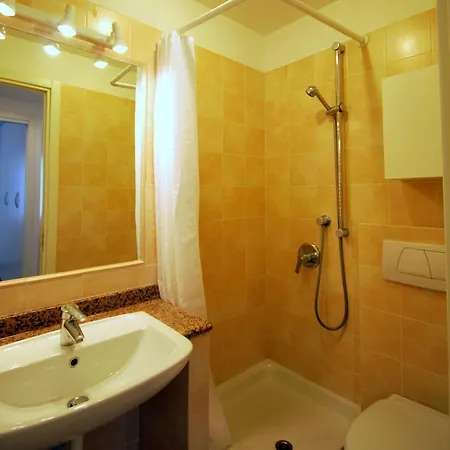 Glicini Aparthotel 3*