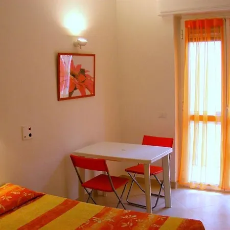 Glicini Aparthotel 2*